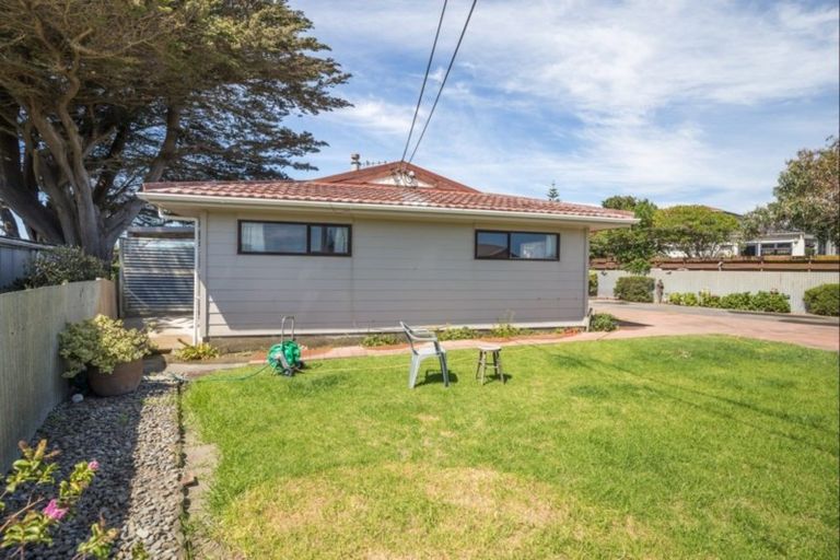 Photo of property in 23a Kauwhata Street, Himatangi Beach, Foxton, 4891