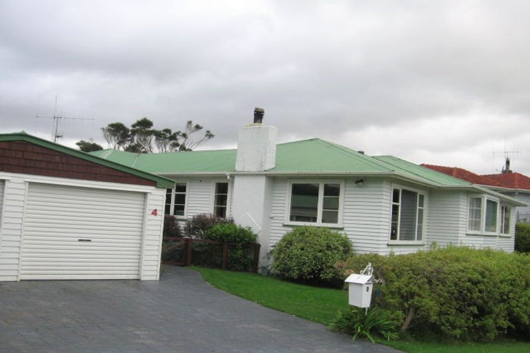 Photo of property in 4 Kiwi Crescent, Tawa, Wellington, 5028