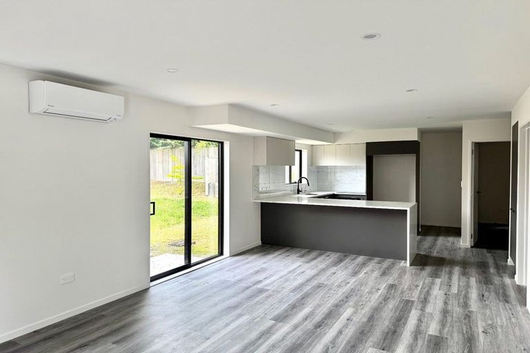 Photo of property in 17b Martin Place, Kelston, Auckland, 0602