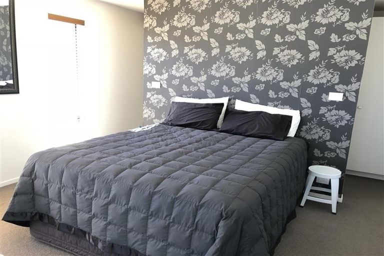 Photo of property in 14 Islington Place, Wanaka, 9305