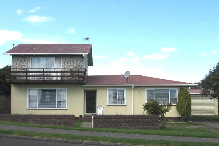 Photo of property in 28 Miro Street, Castlecliff, Whanganui, 4501