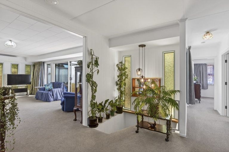 Photo of property in 32 Beaumont Crescent, Frankleigh Park, New Plymouth, 4310