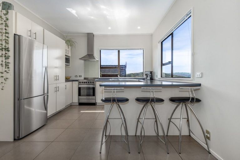 Photo of property in 9 Kinnel Grove, Papakowhai, Porirua, 5024