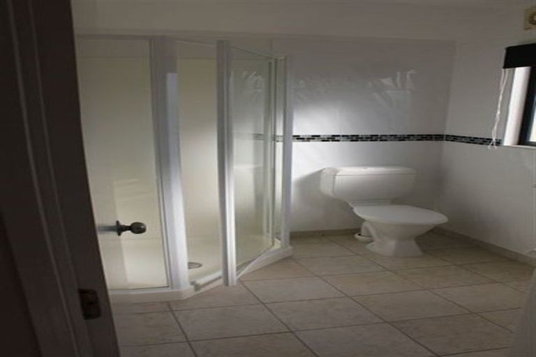 Photo of property in 2/14 Ponderosa Drive, Oteha, Auckland, 0632