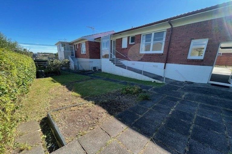 Photo of property in 2/11 Winscombe Street, Belmont, Auckland, 0622