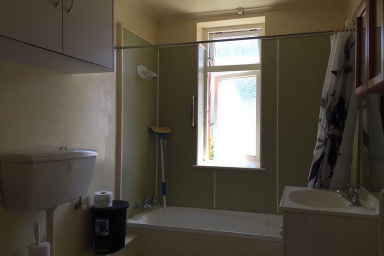 Photo of property in 1/60 Brougham Street, Mount Victoria, Wellington, 6011