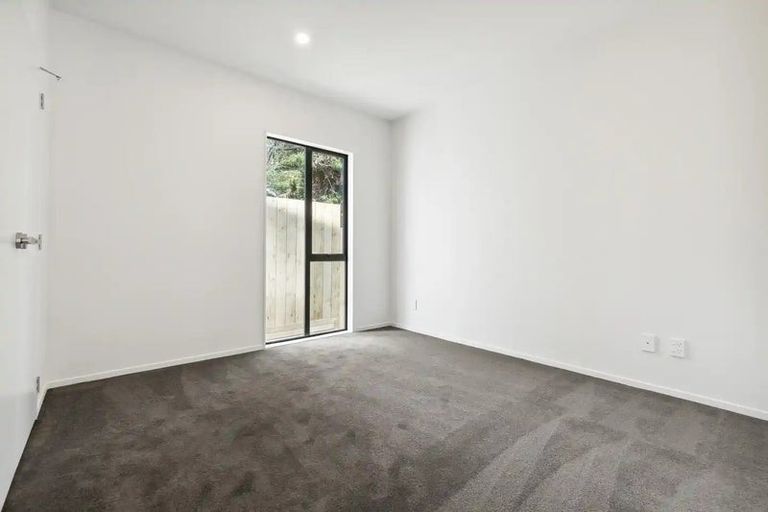 Photo of property in 60 Ramwall Place, Weymouth, Auckland, 2103
