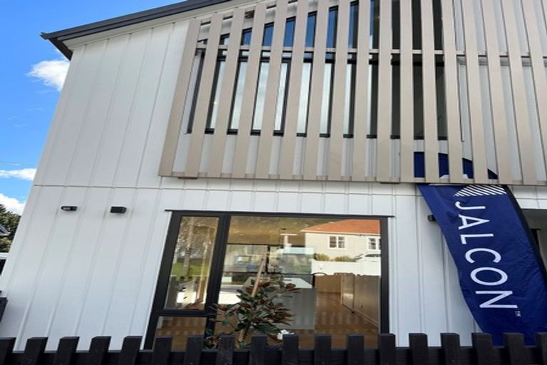 Photo of property in 11b Rangeview Road, Sunnyvale, Auckland, 0612