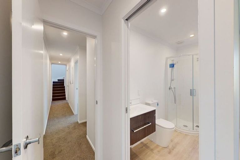 Photo of property in 3 Dunmail Way, Newlands, Wellington, 6037