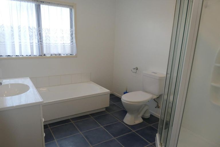 Photo of property in 9 Tamworth Crescent, Newlands, Wellington, 6037