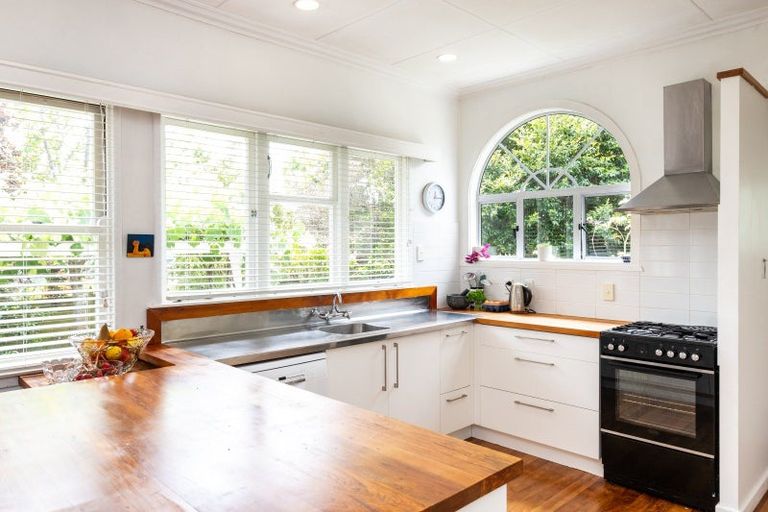 Photo of property in 14 Tauroa Road, Havelock North, 4130