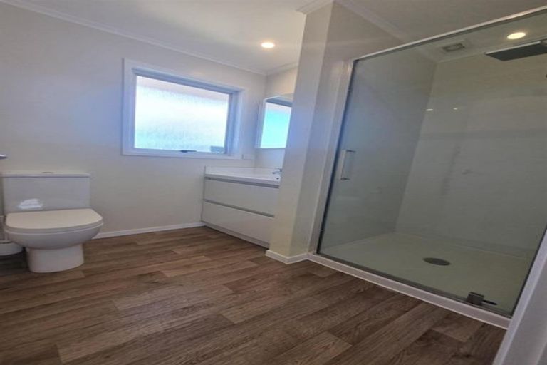 Photo of property in 13 Harmel Road, Glendene, Auckland, 0602