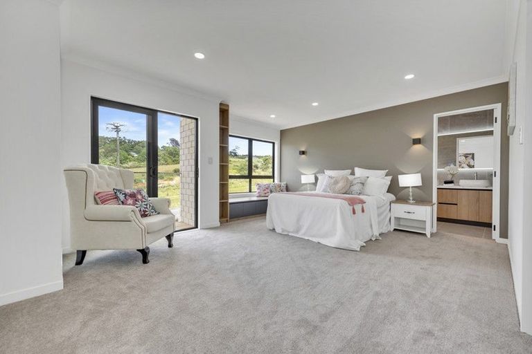 Photo of property in 2a Ballyalton Crescent, Flat Bush, Auckland, 2019