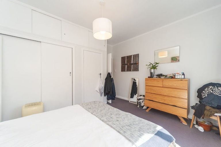 Photo of property in Hamilton Flats, 3/9 Hawker Street, Mount Victoria, Wellington, 6011
