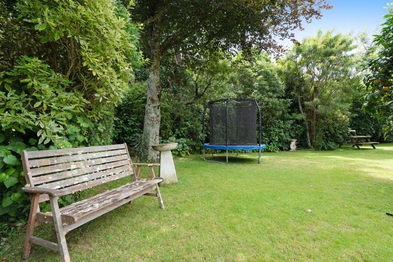 Photo of property in 383a Te Moana Road, Waikanae, 5036