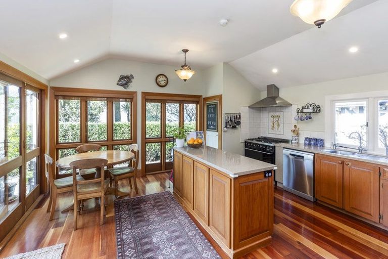 Photo of property in 39 Holly Road, St Albans, Christchurch, 8014