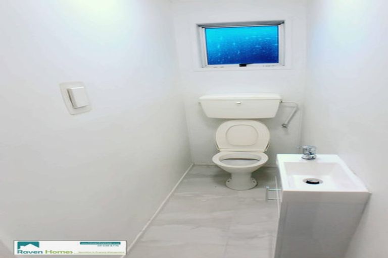 Photo of property in 37 Larissa Avenue, Henderson, Auckland, 0610