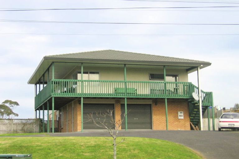 Photo of property in 90 Don Buck Road, Massey, Auckland, 0614