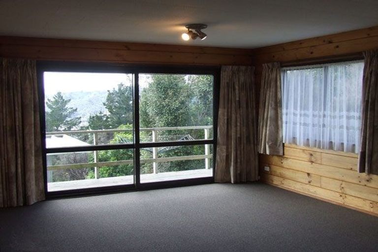 Photo of property in 14a Fenchurch Grove, Stokes Valley, Lower Hutt, 5019