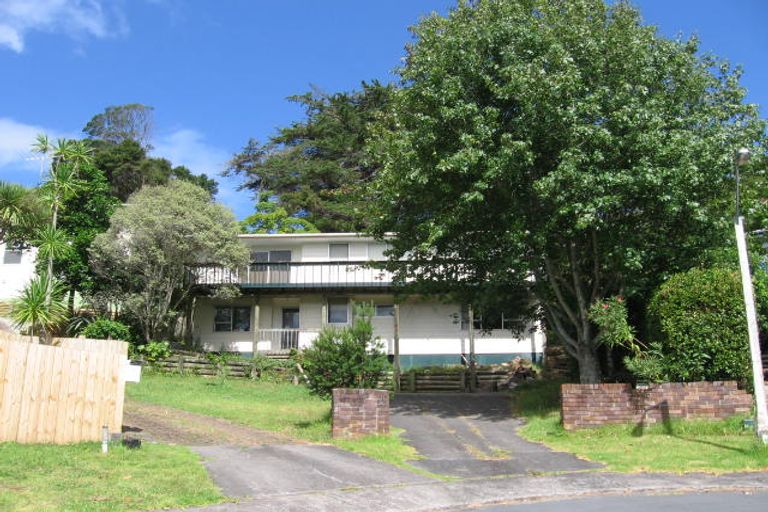 Photo of property in 8 Vari Place, Bayview, Auckland, 0629