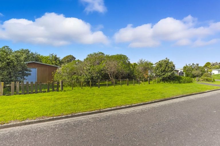 Photo of property in 29 Sarah Street, Waikawa Beach, Manakau, 5573