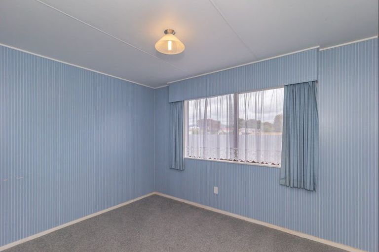 Photo of property in 104 Ryder Crescent, Levin, 5510