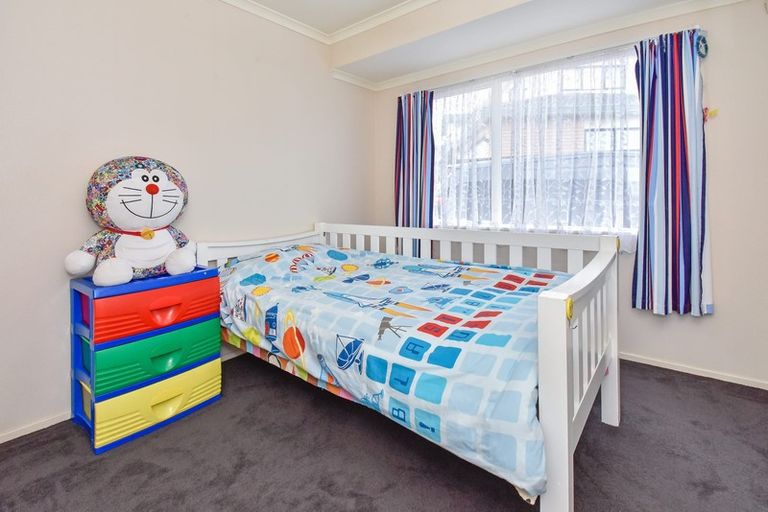 Photo of property in 32 Ewhurst Place, Goodwood Heights, Auckland, 2105