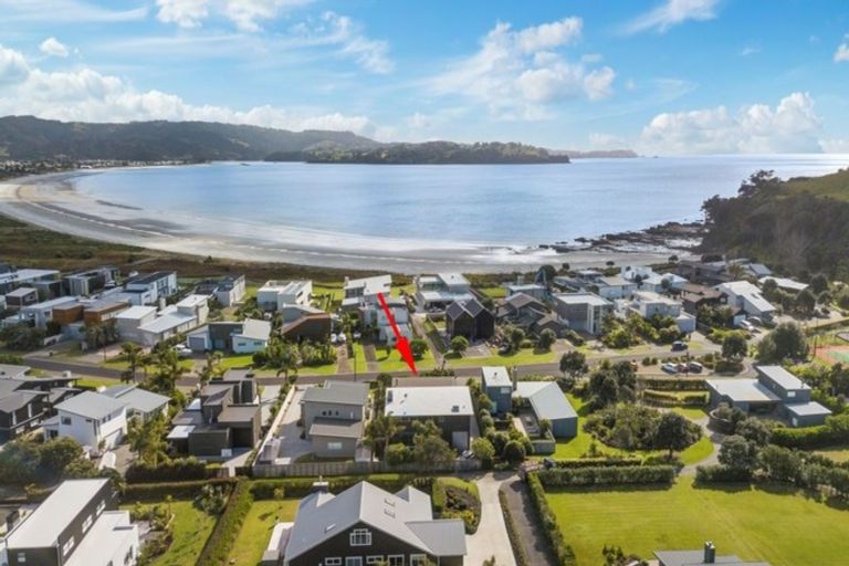 Photo of property in 32 Taumata Road, Omaha, 0986