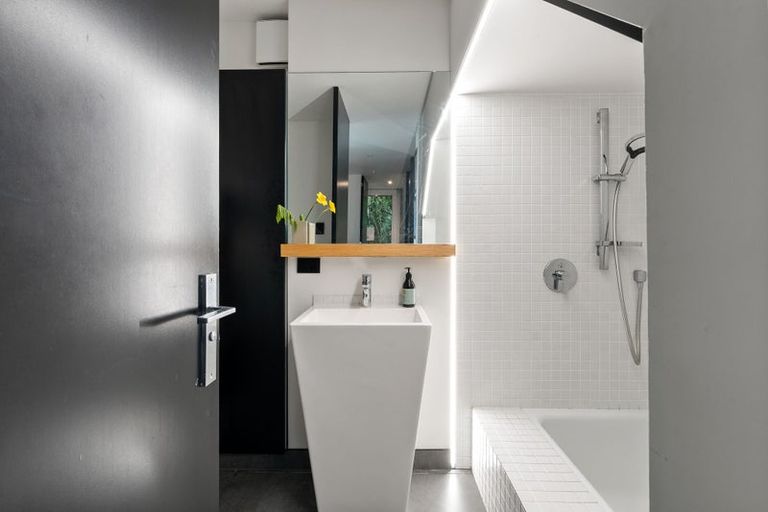 Photo of property in 64a Orangi Kaupapa Road, Northland, Wellington, 6012