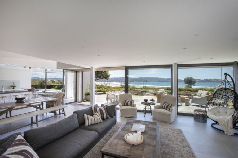 Photo of property in 65 Taumata Road, Omaha, 0986