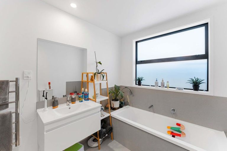 Photo of property in 11 Hinaki Street, Poike, Tauranga, 3112