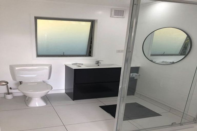 Photo of property in 153 Browns Bay Road, Browns Bay, Auckland, 0630