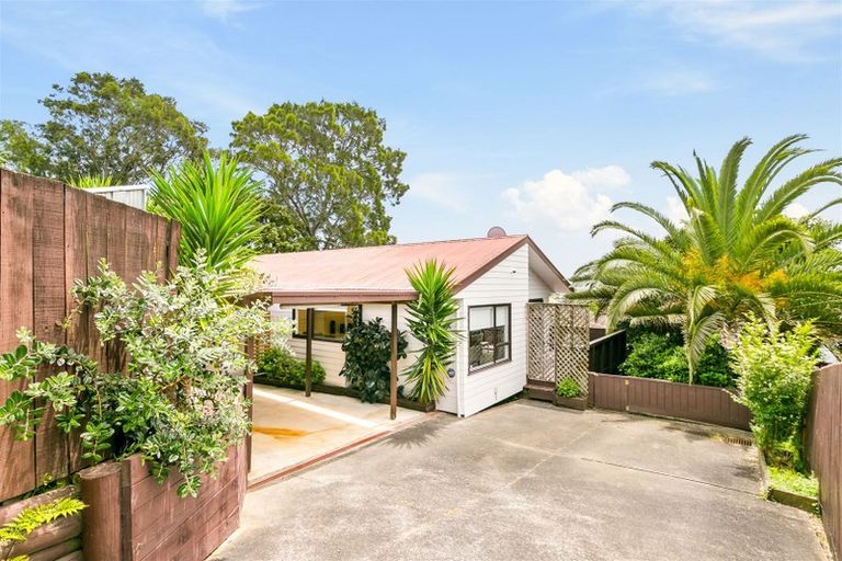 Photo of property in 2/28 Royal Road, Massey, Auckland, 0614