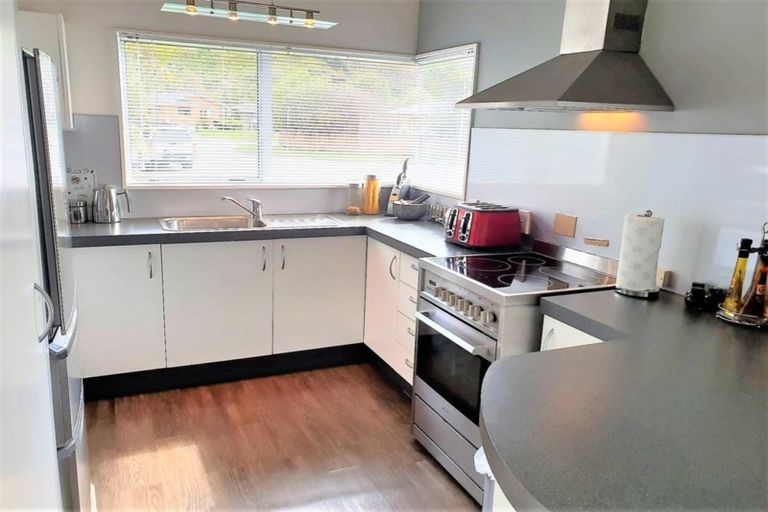 Photo of property in 11 Tulsa Grove, Totara Park, Upper Hutt, 5018