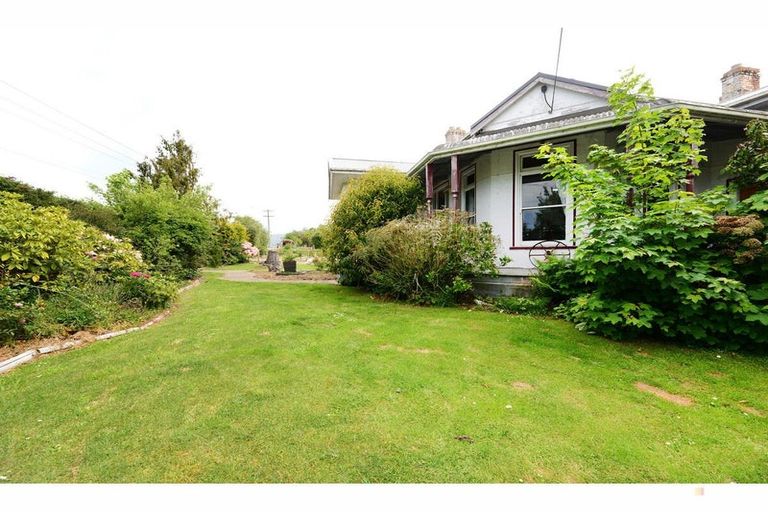Photo of property in 66 Timaru Road, Waimate, 7924