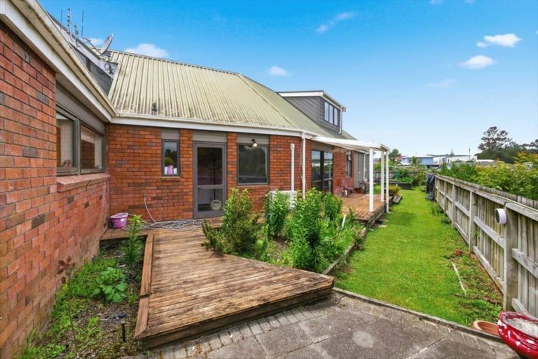 Photo of property in 63 Kayelene Place, Omokoroa, 3114