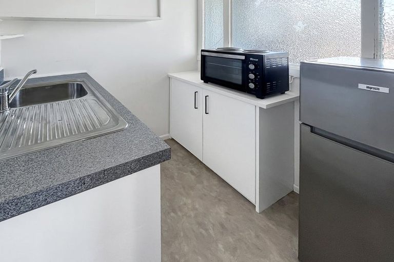 Photo of property in 150 Kelburn Parade, Kelburn, Wellington, 6012