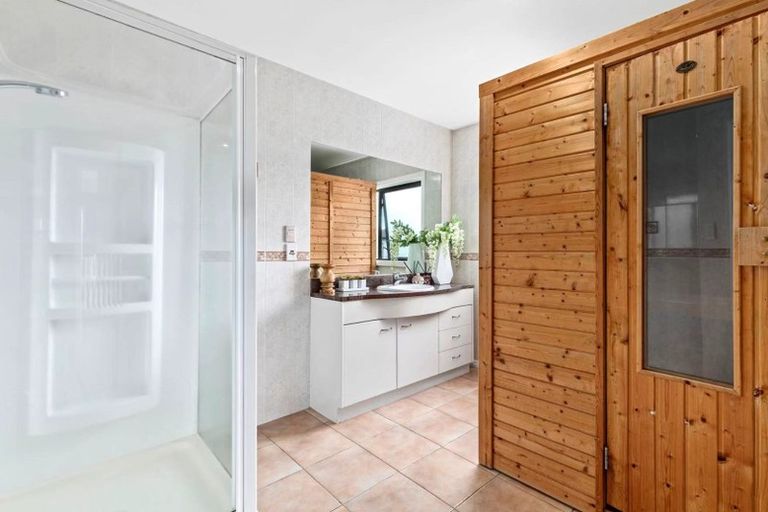 Photo of property in 84 Hugh Green Drive, Pinehill, Auckland, 0632