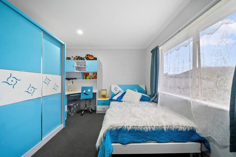 Photo of property in 35 Croftview Road, Wattle Downs, Auckland, 2103