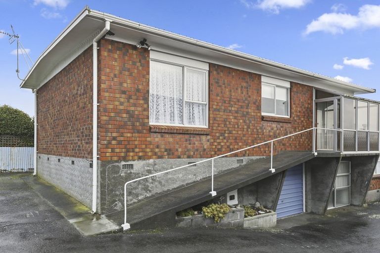 Photo of property in 2/305 Devon Street West, New Plymouth, 4310