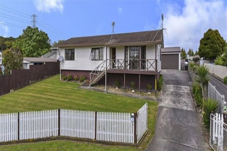 Photo of property in 4 Kirklow Place, Goodwood Heights, Auckland, 2105