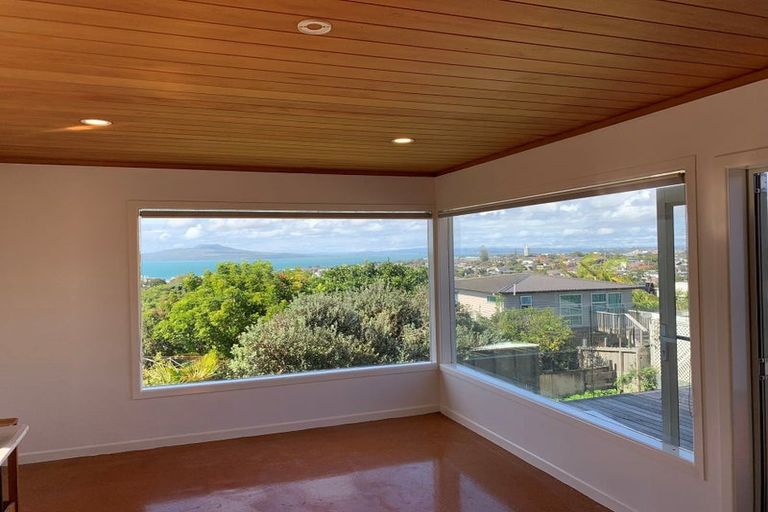 Photo of property in 131 East Coast Road, Castor Bay, Auckland, 0620