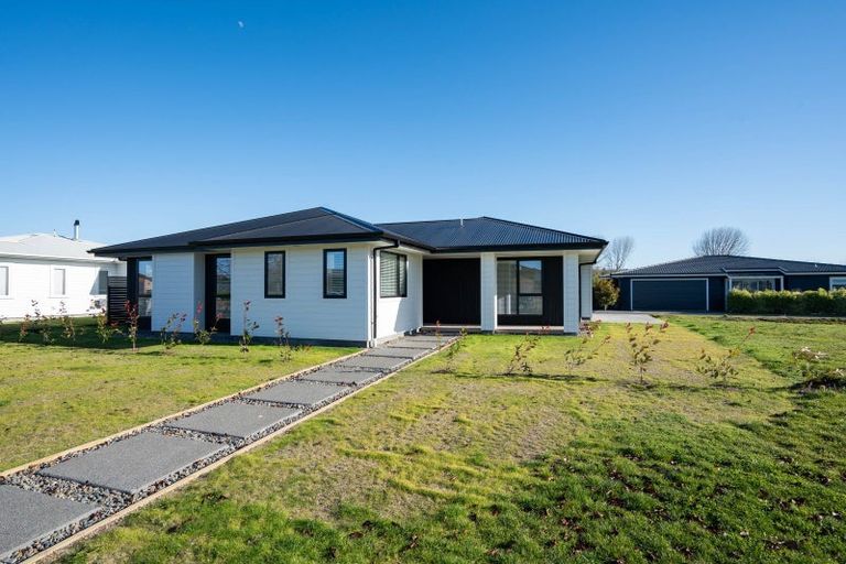 Photo of property in 16 Maison Way, Rangatira Park, Taupo, 3330