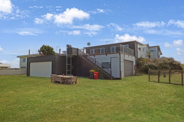 Photo of property in 122 Seabury Avenue, Foxton Beach, Foxton, 4815
