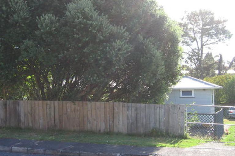 Photo of property in 44 Glen Marine Parade, Glendene, Auckland, 0602