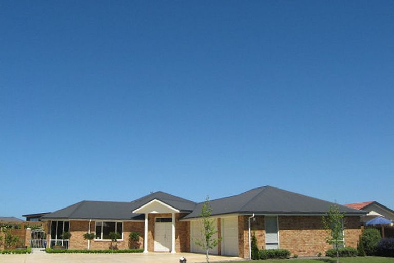 Photo of property in 18 Willowview Drive, Redwood, Christchurch, 8051