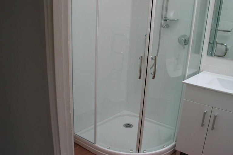 Photo of property in 8 Kayle Glen, West Harbour, Auckland, 0618