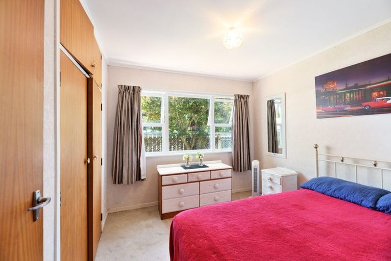 Photo of property in 15 Abel Tasman Avenue, Henderson, Auckland, 0610