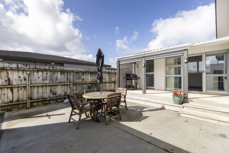 Photo of property in 27 Tukapa Street, Westown, New Plymouth, 4310