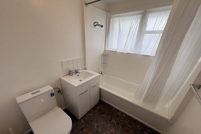 Photo of property in 28 Oregon Drive, Maoribank, Upper Hutt, 5018